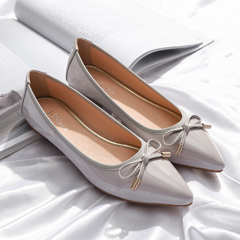 Spitze Ballerinas mit Schleife in Grau