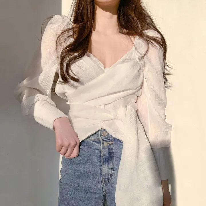 ModeGlanz Chiffonbluse mit V-Ausschnitt – Detail